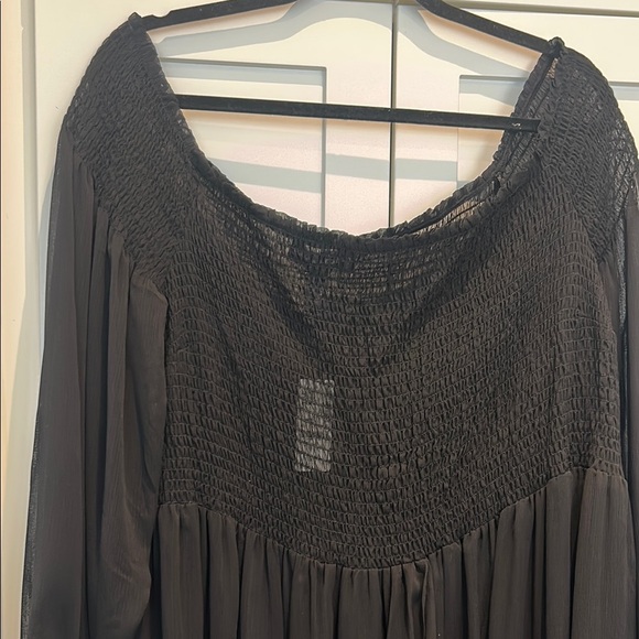Love & Legend Black Sheer Long Sleeve Smocked Off the Shoulders Blouse Size 20 - Picture 3 of 15
